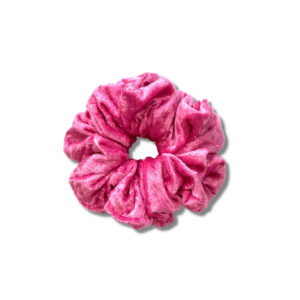 Coletero scrunchie de terciopelo en color fucsia brillante